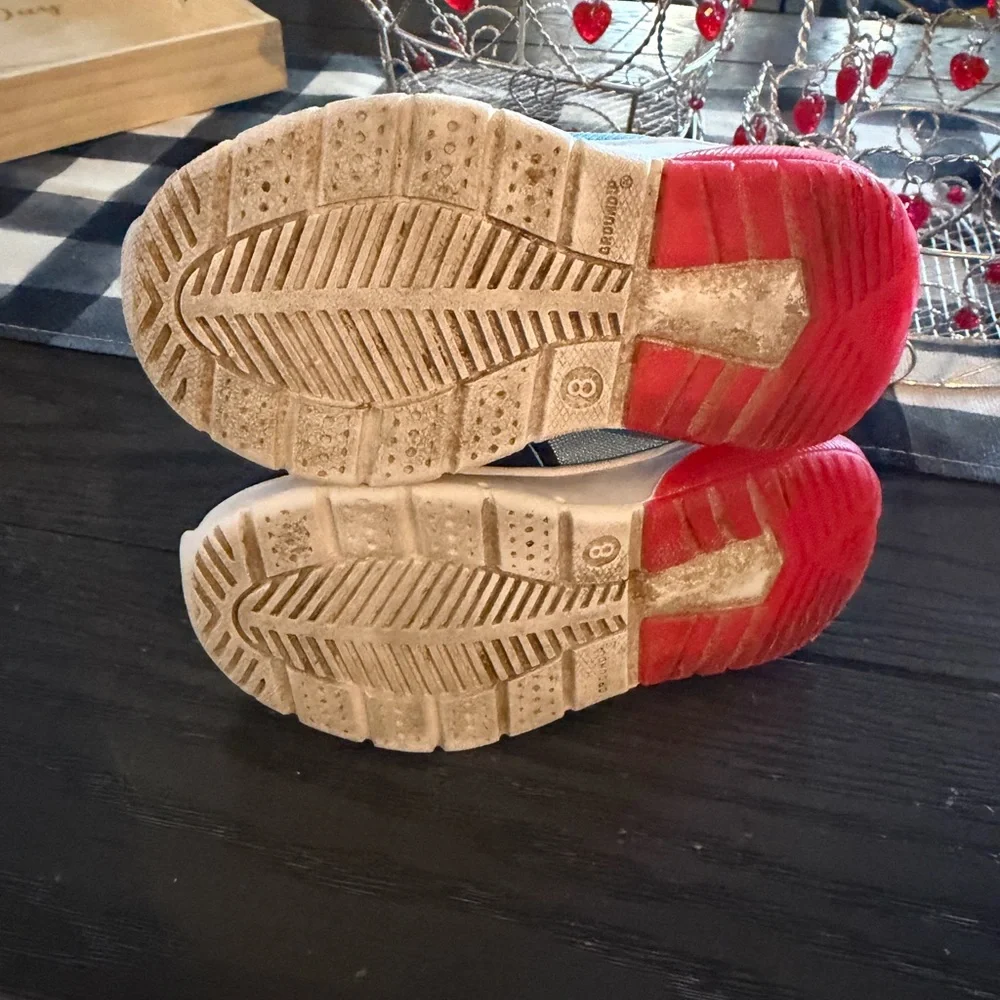 Toddler Bluey light up shoes size 8